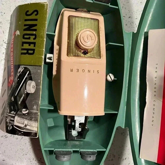 Vintage Singer Buttonholer - Picture 2 of 3